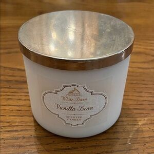 White Barn Vanilla Bean Candle - Cream with Silver‎ Lid